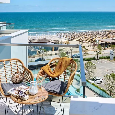 Nova Seaview Apartment In Infinity Beach Resort - Parking Mamaia Exterior photo